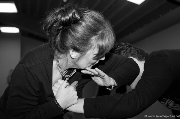 2themax self-defense, elbow to the ear