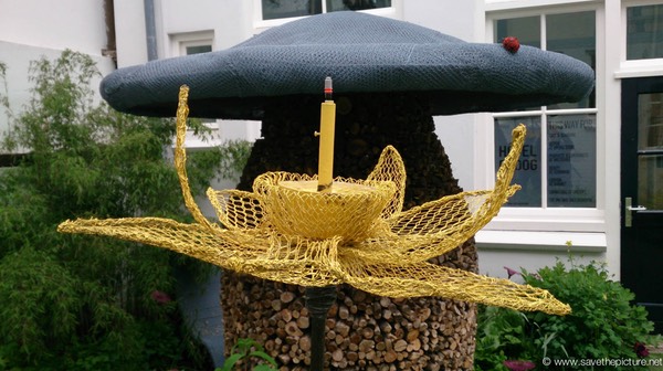 Droog yellow mash candle