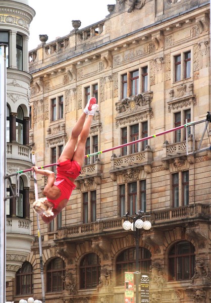 Long pole jump Prague