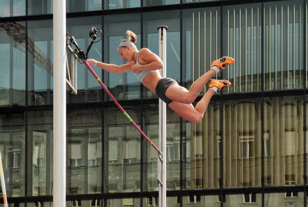 Long pole jump Prague