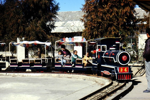 Lijiang children train ride