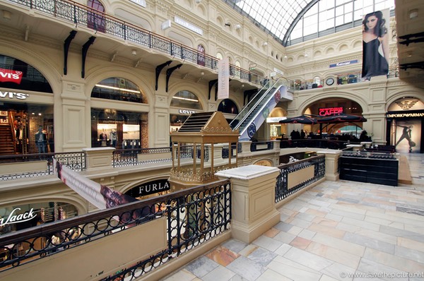 Moscow Gum Emperio Armani cafe