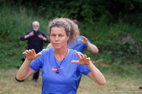 Nadja Taikiken high walking on the field