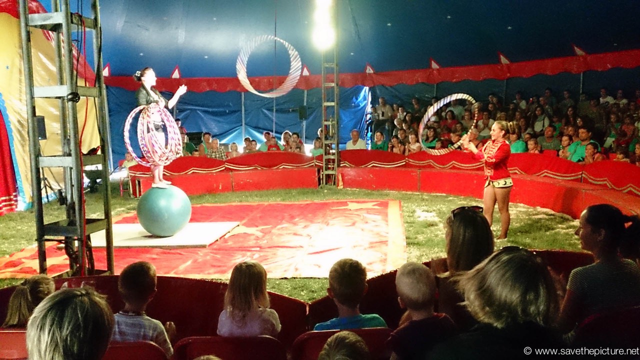 Sisteract with Holahoop