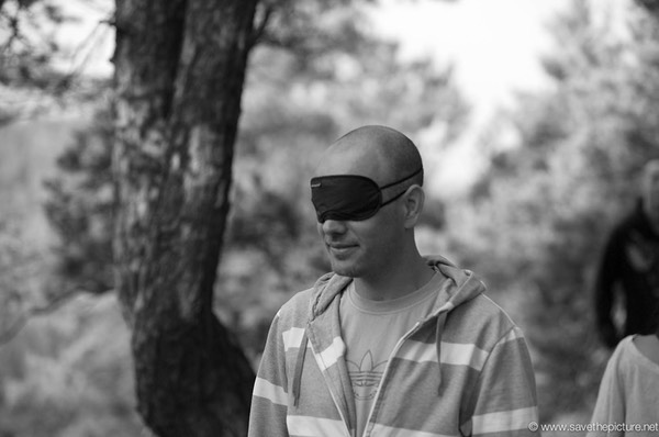 Taikiken blindfold walking to sharpen the feel of nature