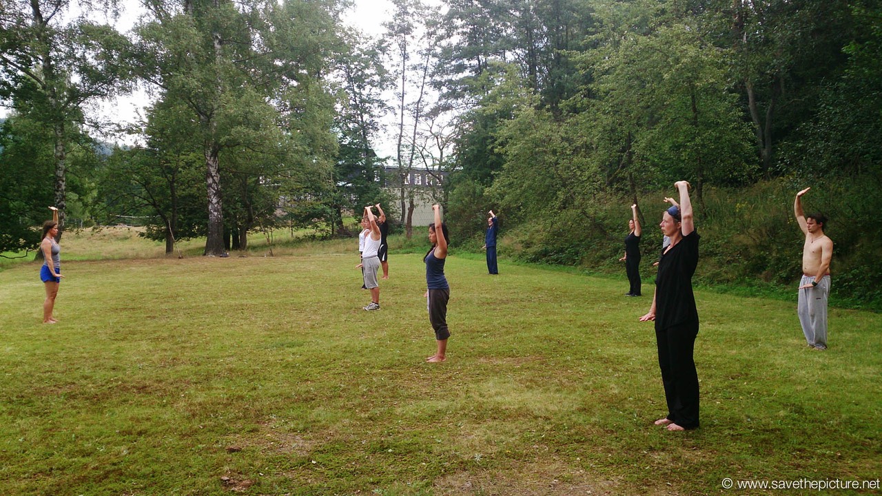 aikiken Hachidankin, separating heaven and earth posture