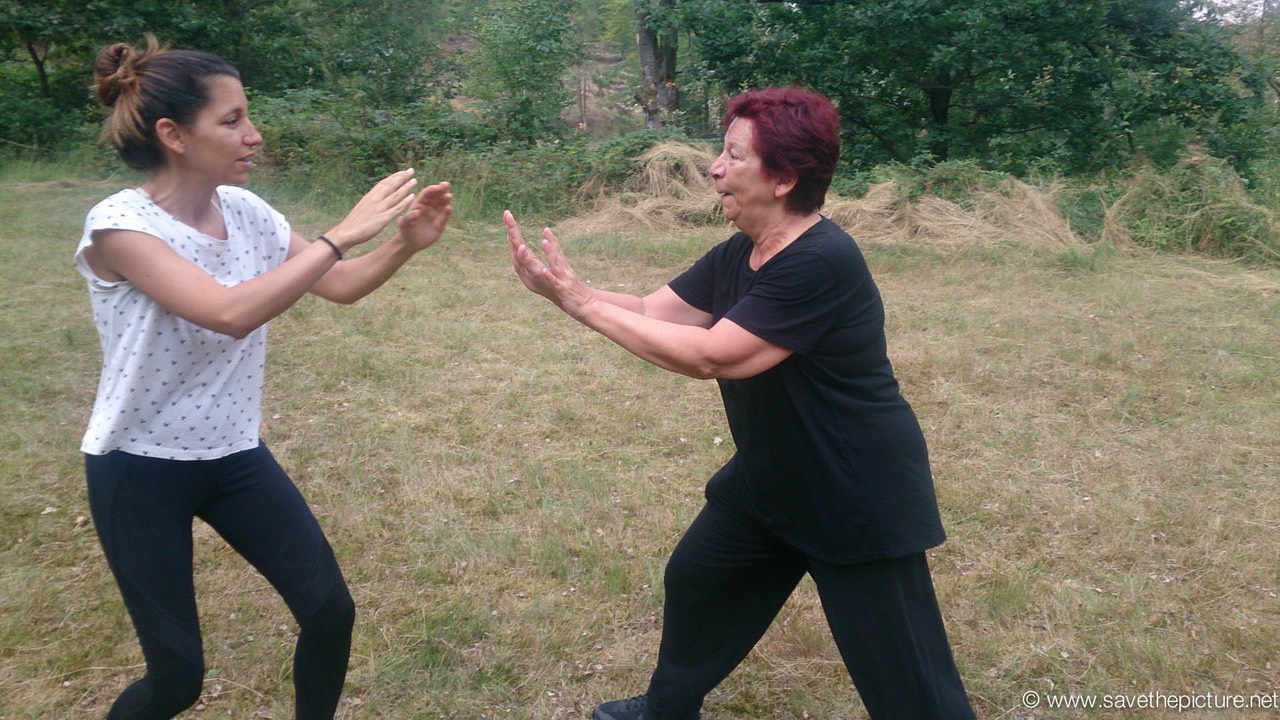 Taikiken mother and daughter action time