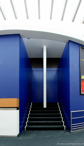 Transpolis mystery blue door